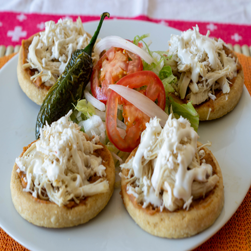 Sopes de pollo